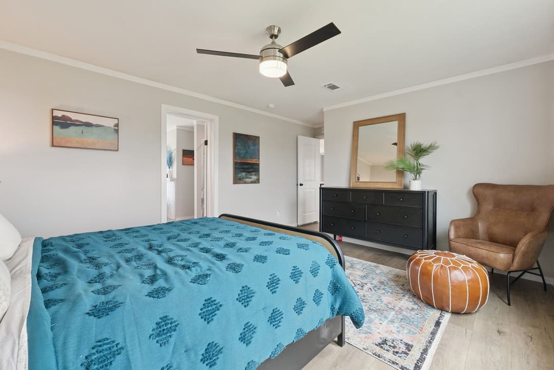 Zurich bedroom home features