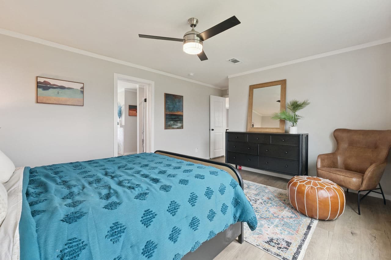Zurich bedroom home features