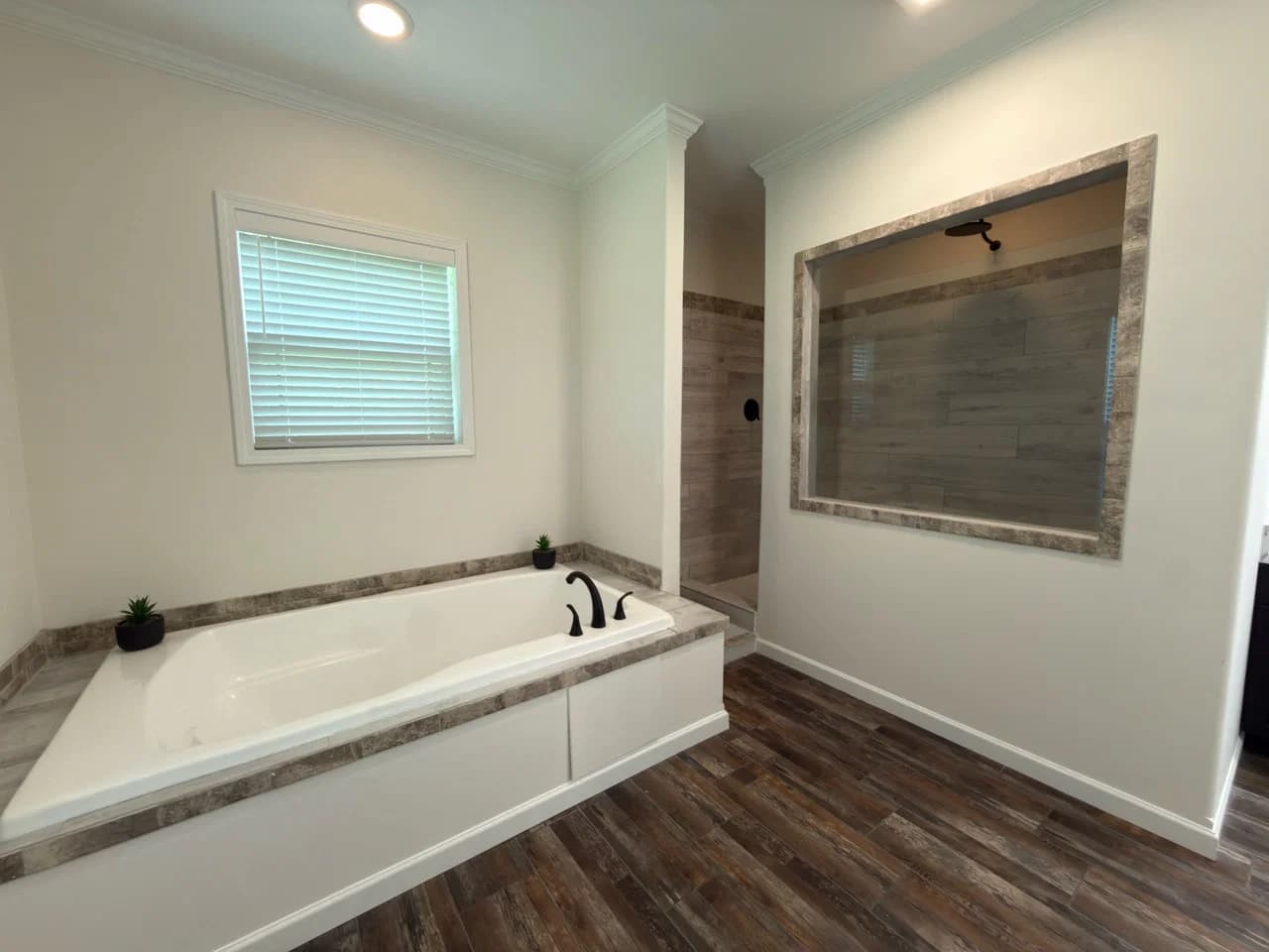 Briarritz b bathroom home features
