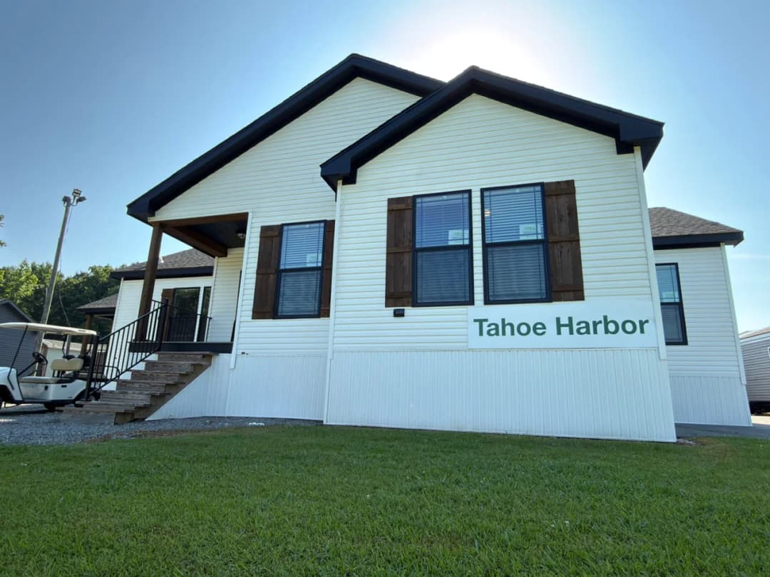 Tahoe harbor exterior home features