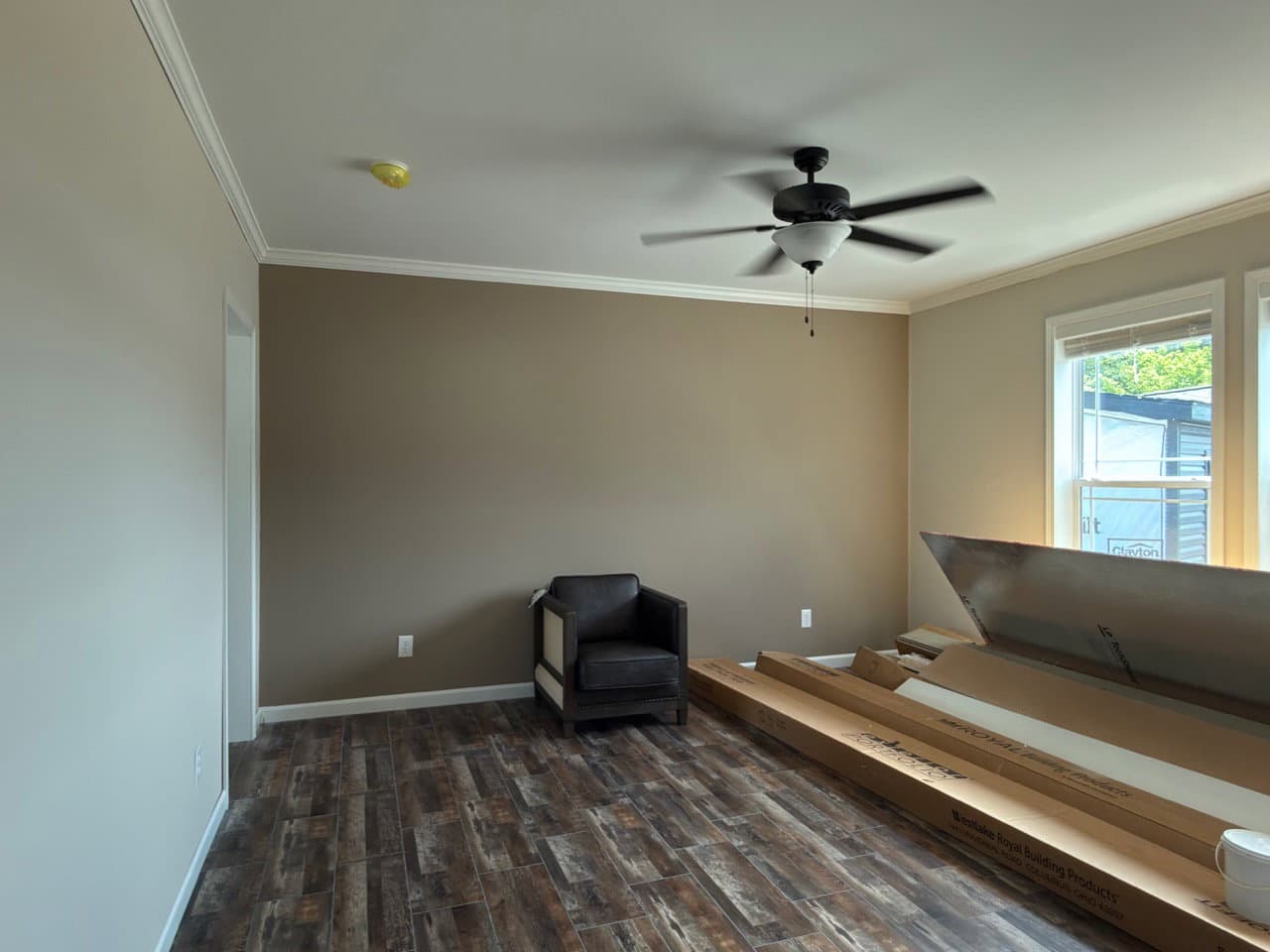 The country cottage interior home features