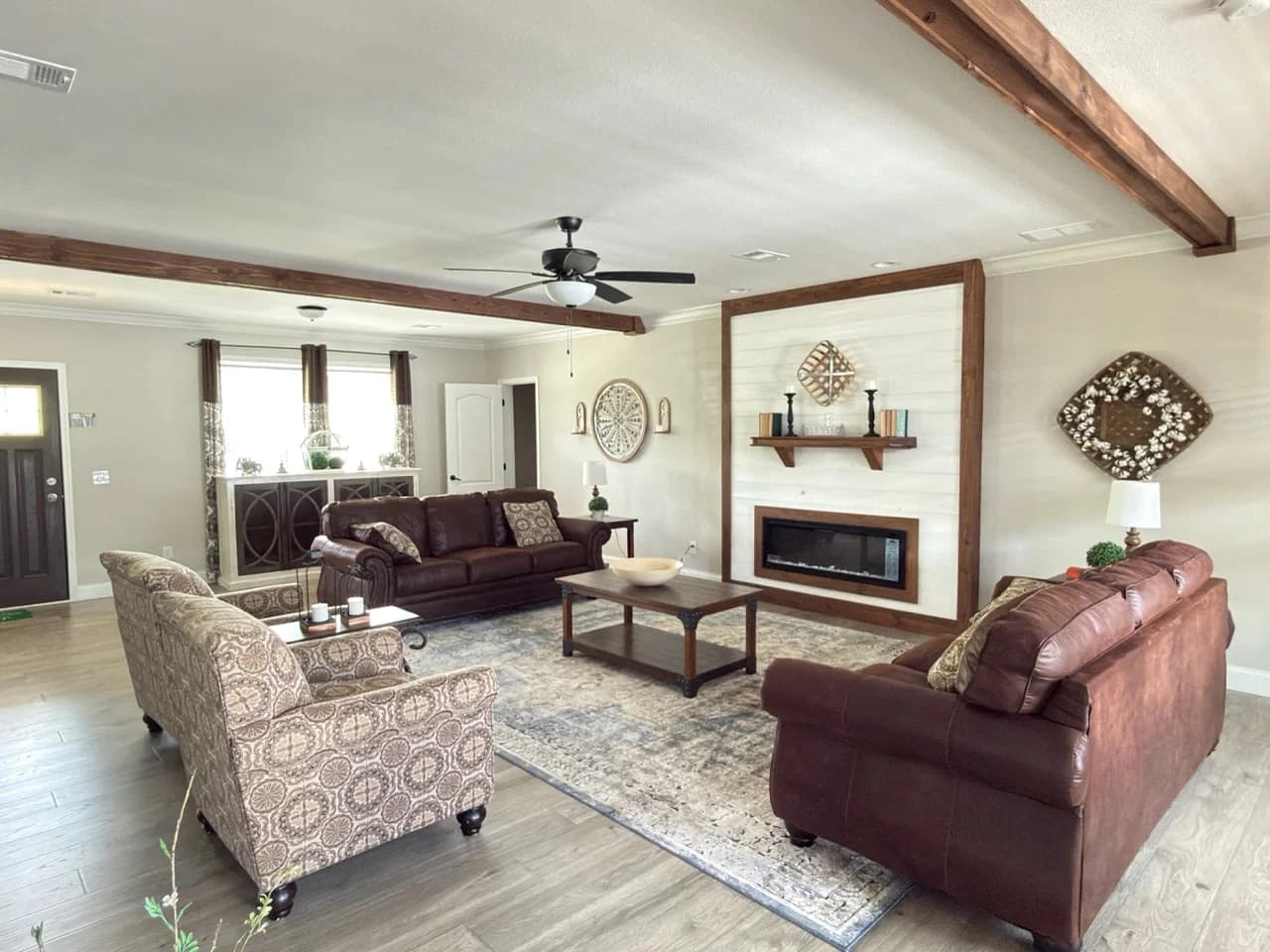 The anais interior home features