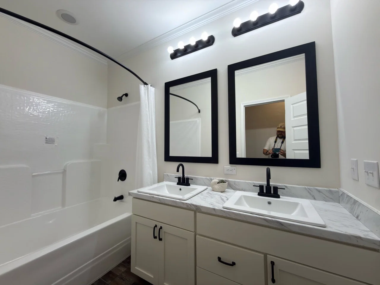 Briarritz b bathroom home features