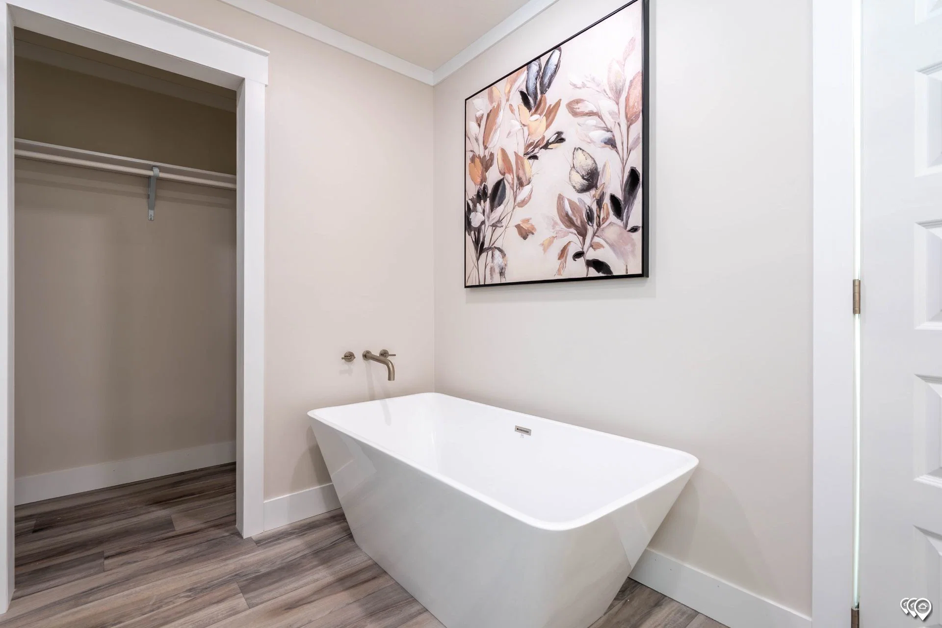 The bartholomew bathroom home features