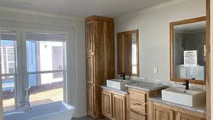 Oak creek "texas pearl" interior and bathroom home features