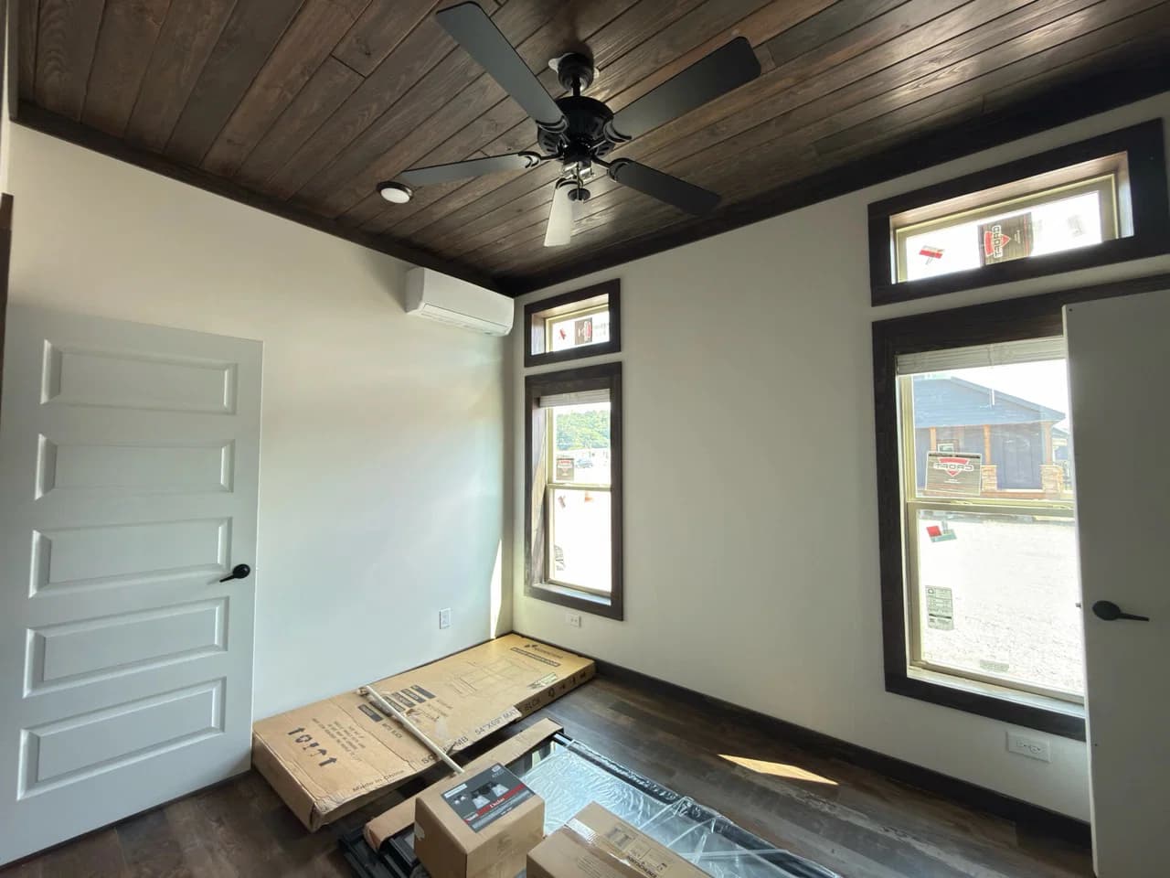 Cozy cabin 2 interior home features
