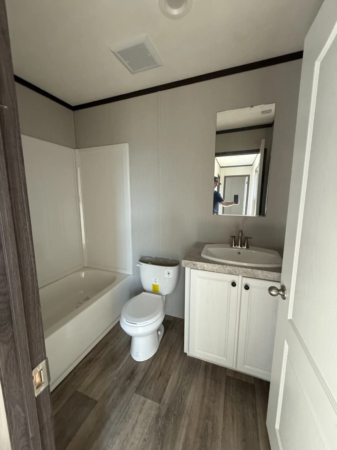 2023 miyo  bathroom home features