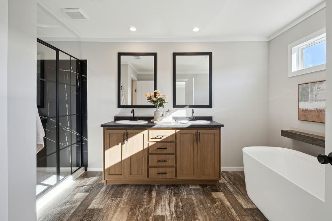 Creole 3 bedroom bathroom home features