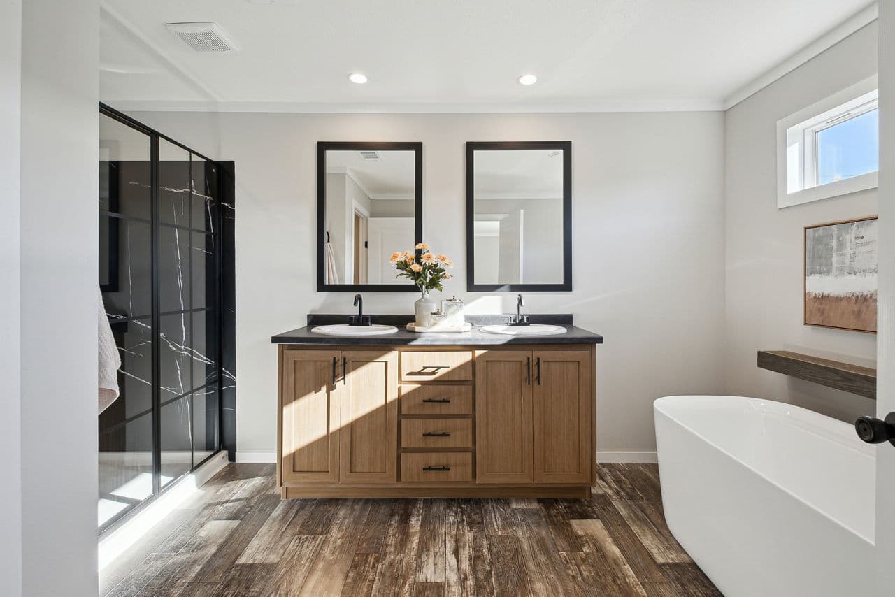 Creole 3 bedroom bathroom home features
