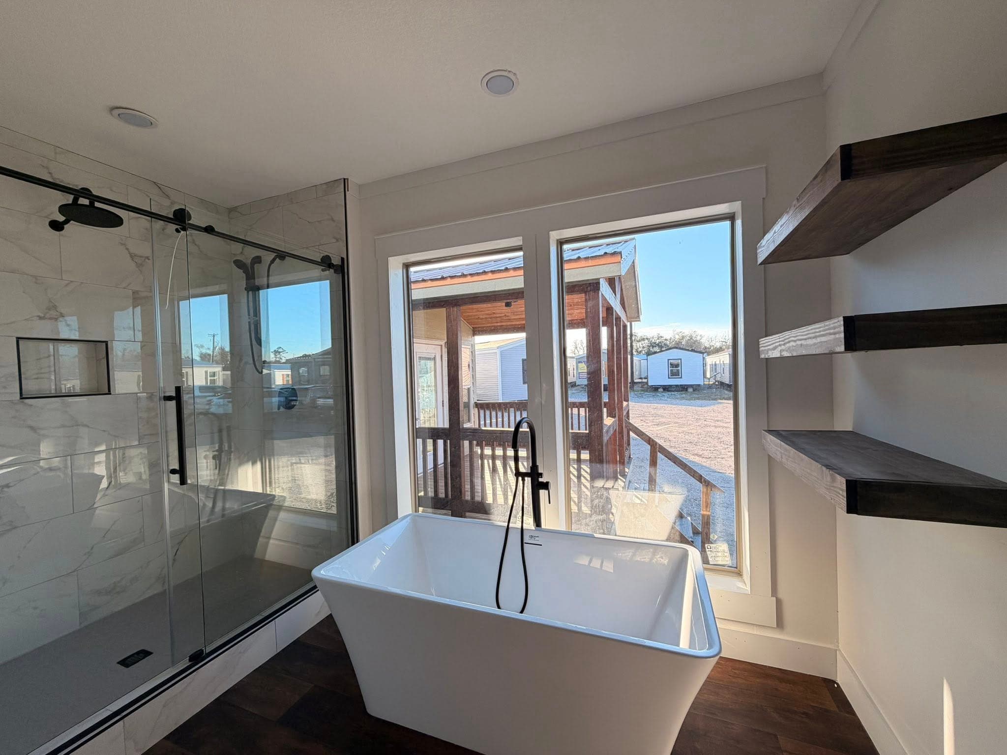 The king david 64 bathroom home features