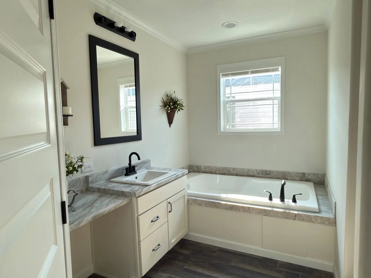 Aimon bathroom home features