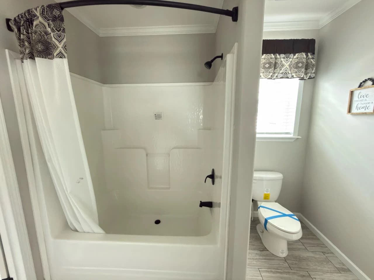 The anais bathroom home features