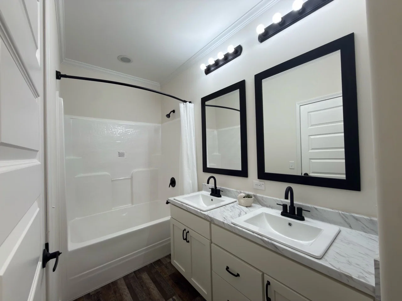Briarritz b bathroom home features