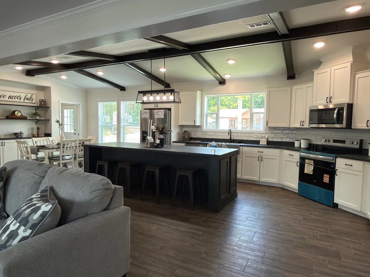 The oasis b  home features