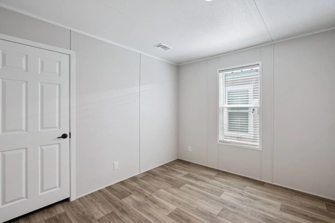 Valor 16763n bedroom home features