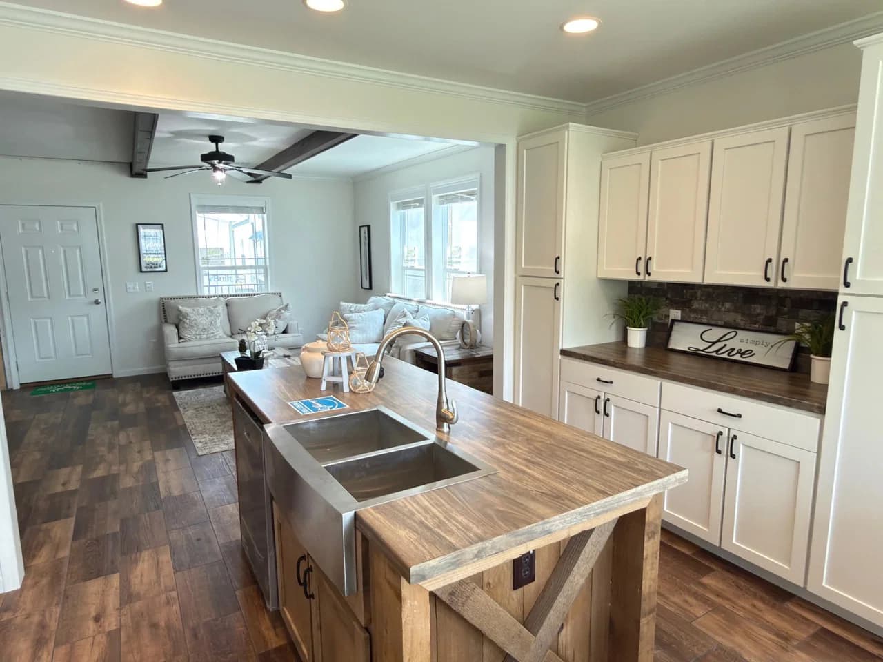 The haven b kitchen home features