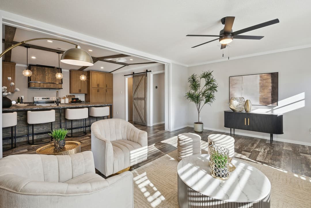 Creole 3 bedroom interior home features