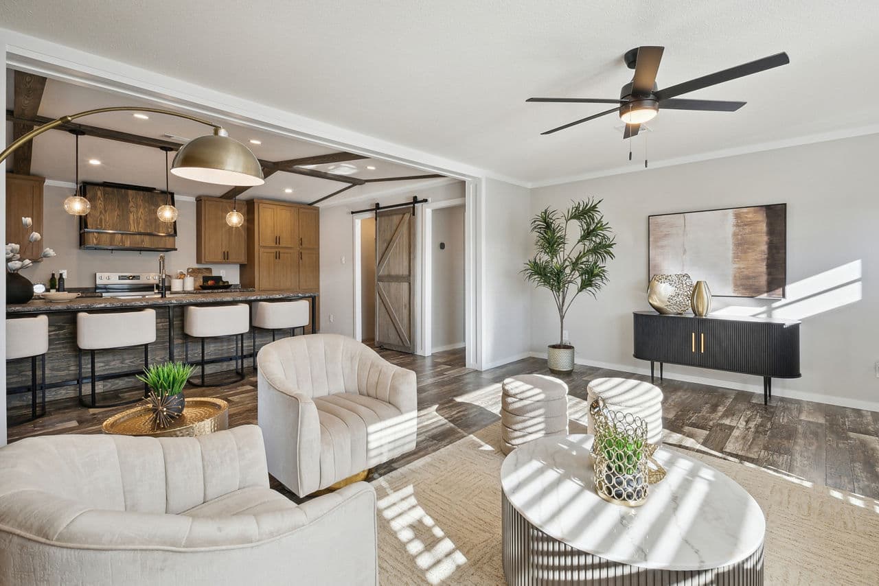 Creole 3 bedroom interior home features