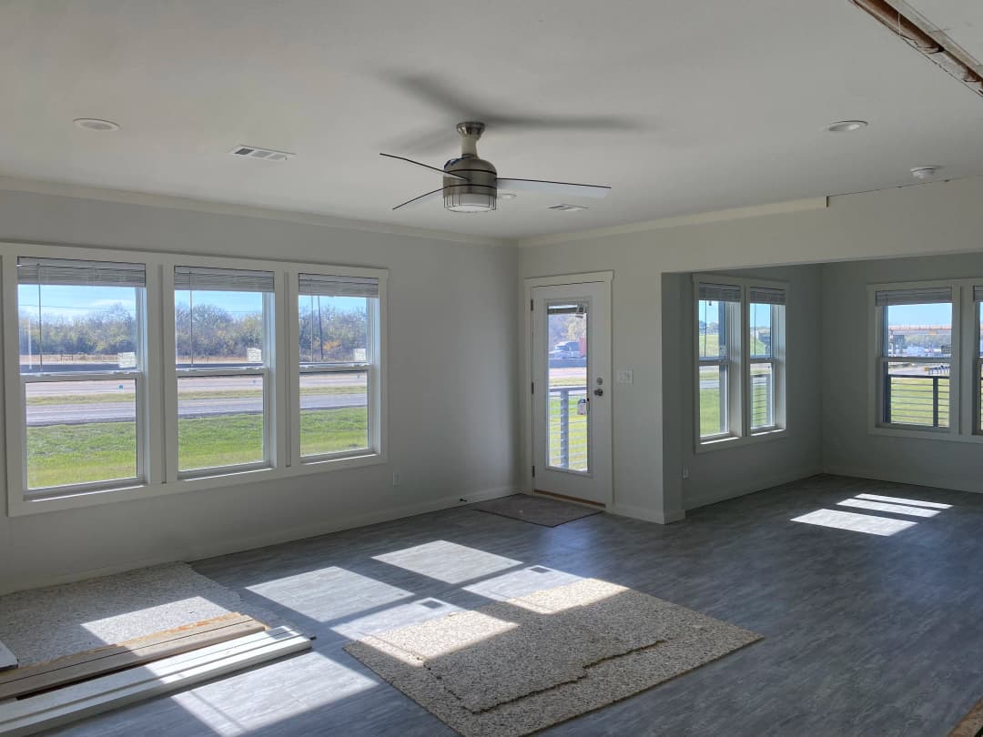 Oak creek "texas pearl" interior home features