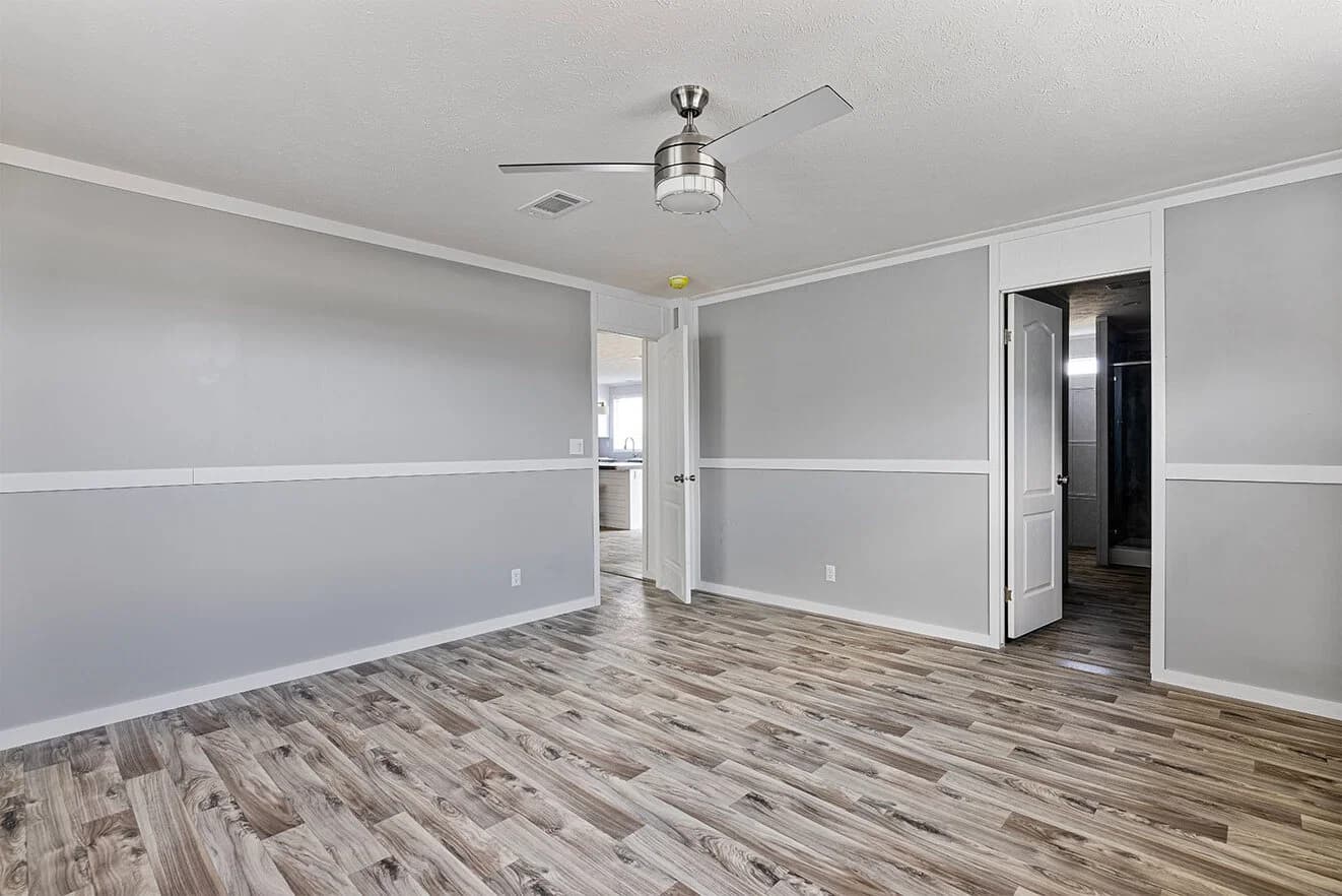 Valu maxx premier 32684e bedroom home features