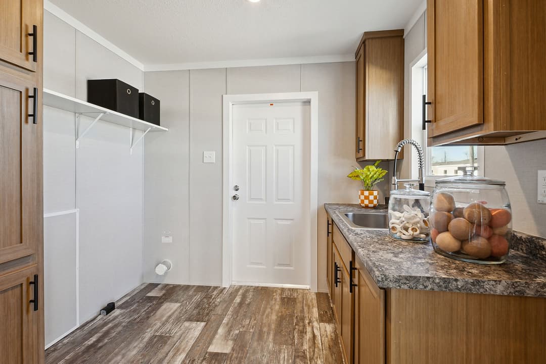Creole 3 bedroom interior home features