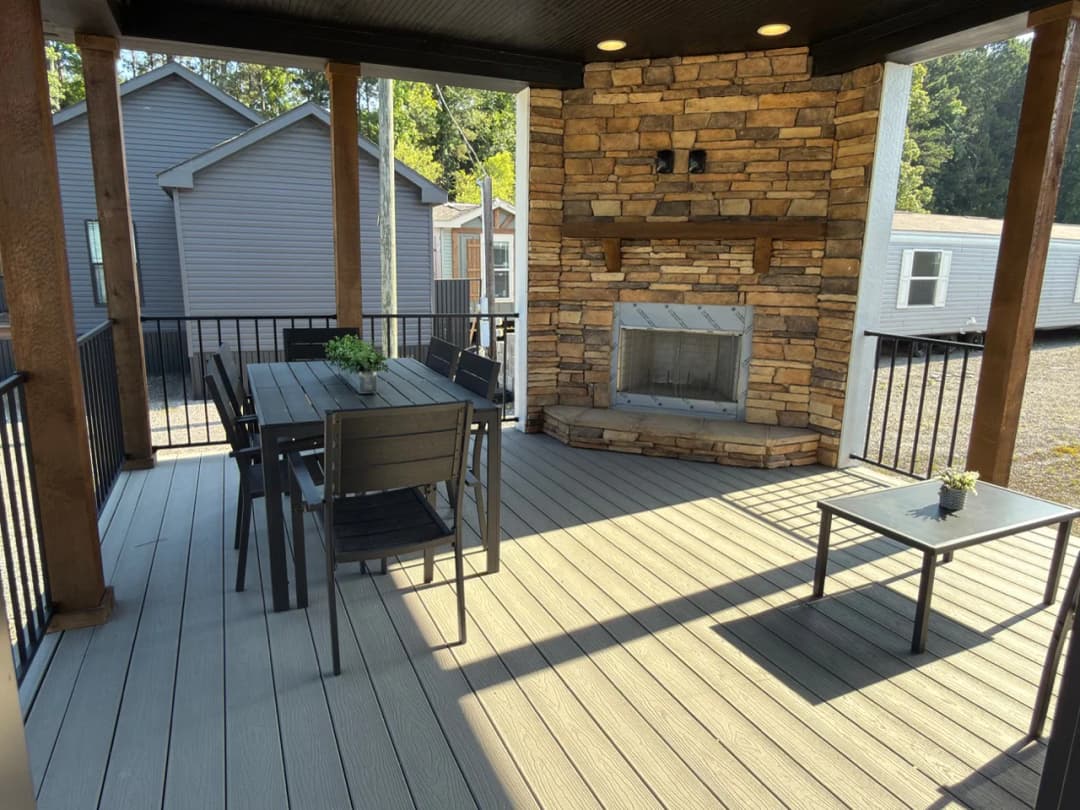 Tahoe harbor exterior home features