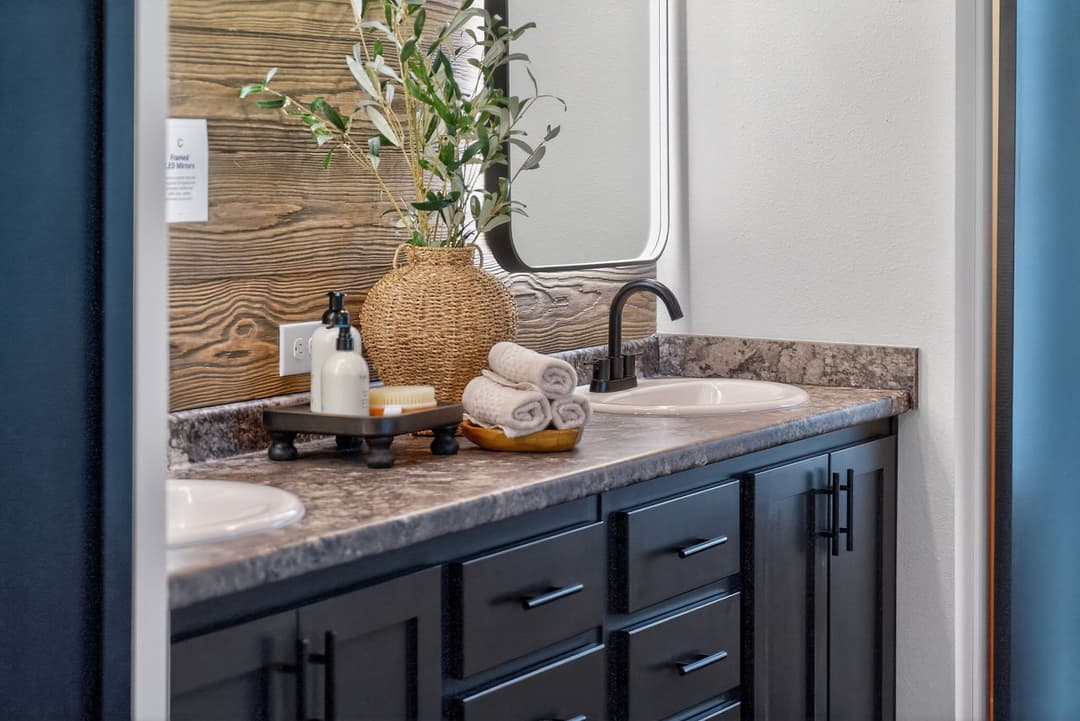 Manning bathroom home features