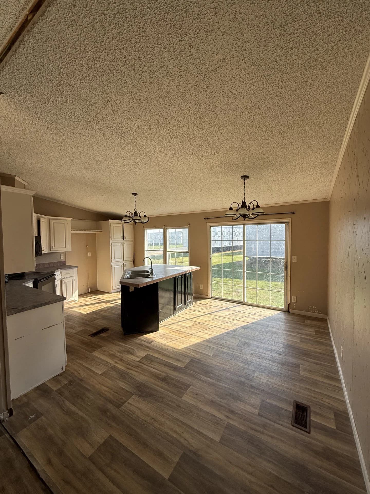 2001 fleetwood  kitchen home features