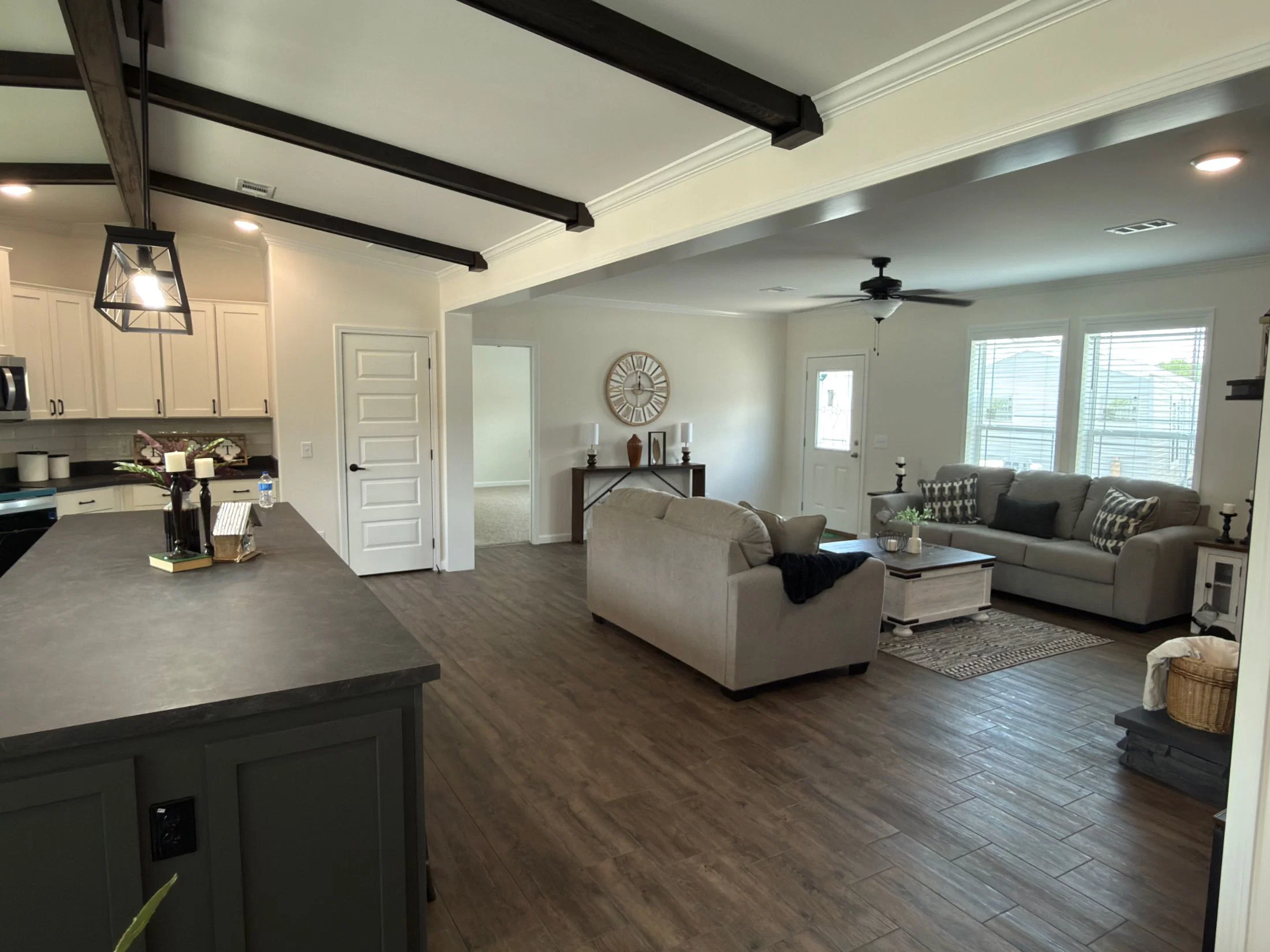The oasis b  home features