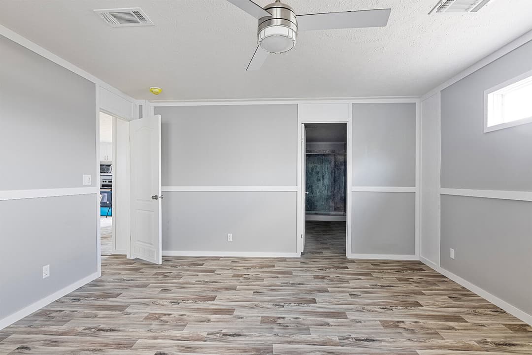 Valu maxx premier 32684e bedroom home features