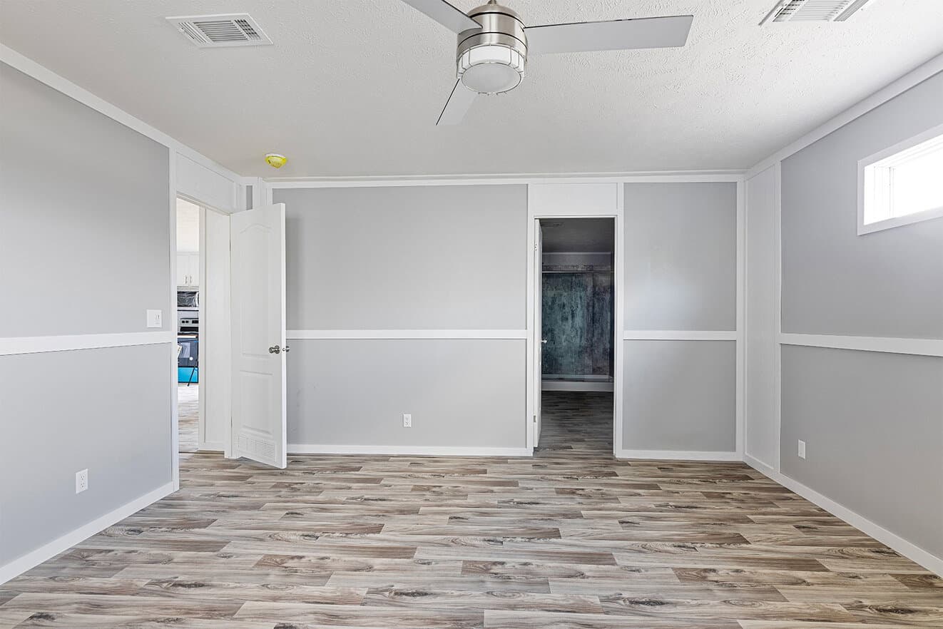 Valu maxx premier 32684e bedroom home features