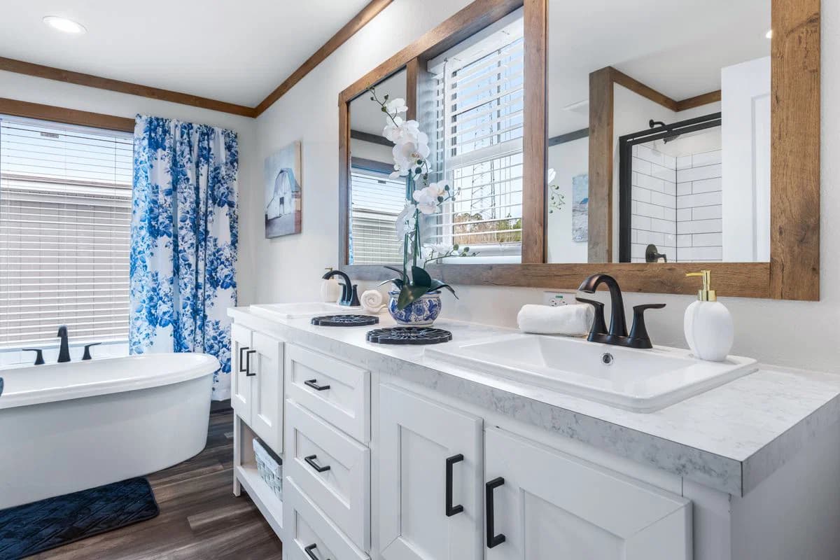 Lizzie elite bathroom home features