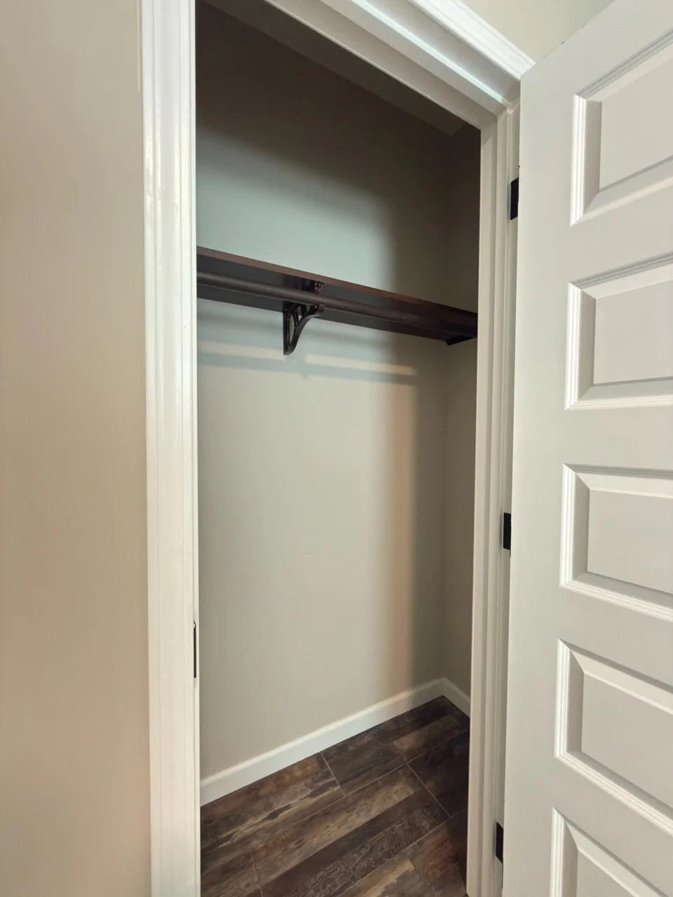 Wl-monl-6809 bedroom home features