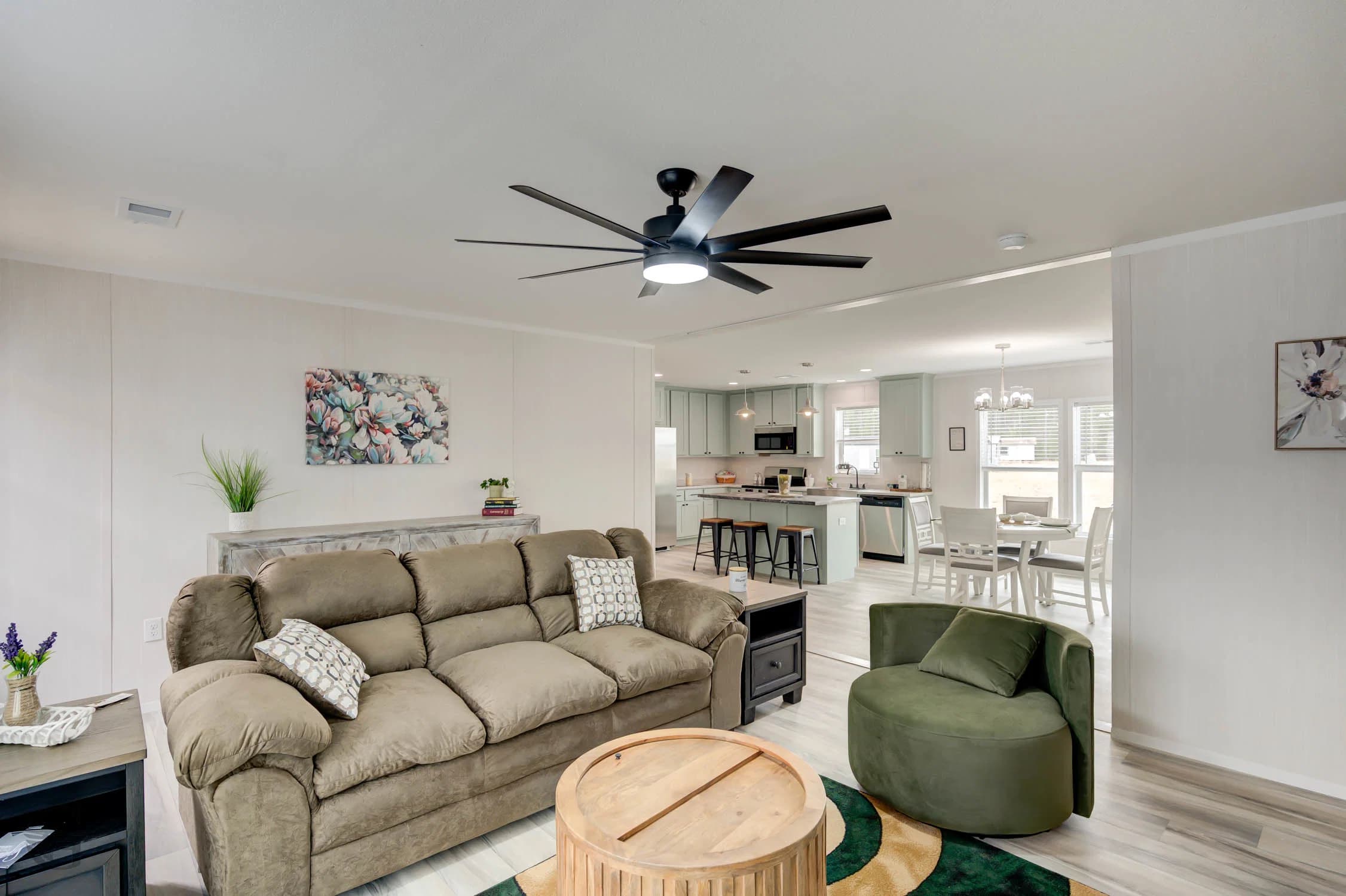 Thaddeus 4 bed hero and interior home features