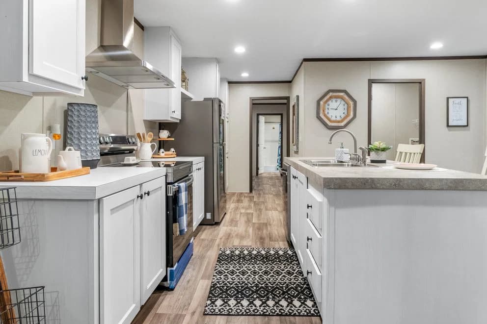 Colossal kitchen home features
