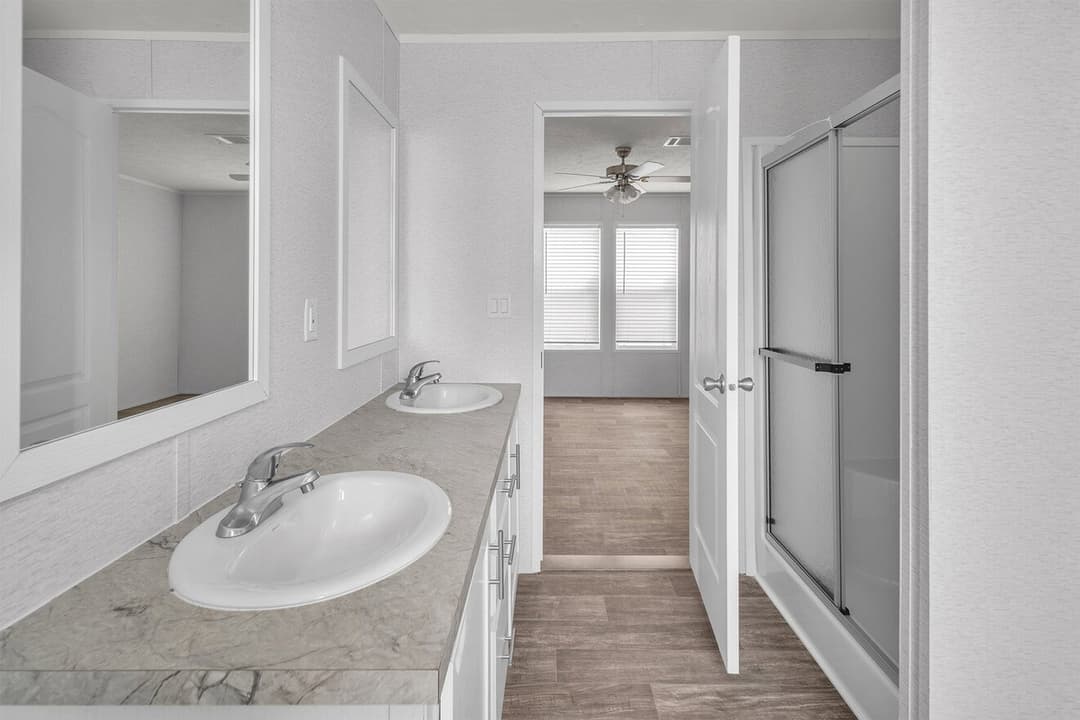 Valu maxx 28563m bathroom home features