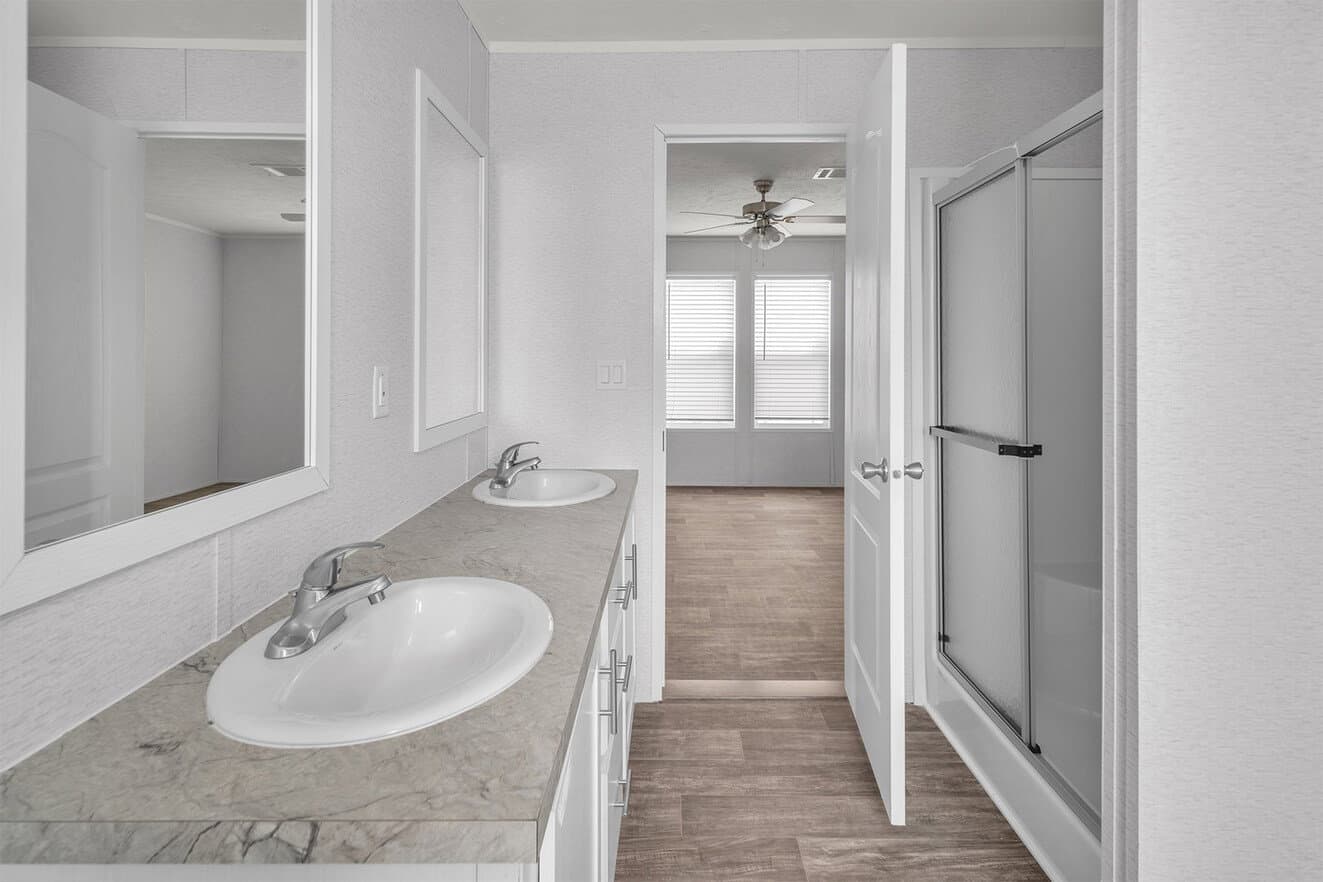 Valu maxx 28563m bathroom home features
