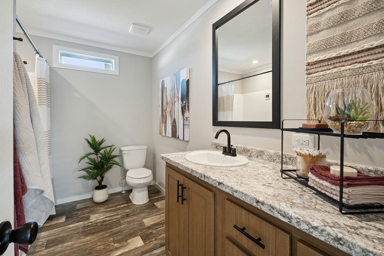 Creole 3 bedroom bathroom home features