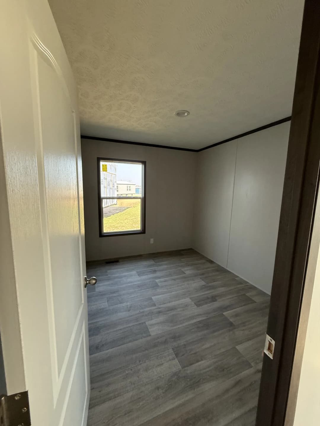2023 miyo  bedroom home features