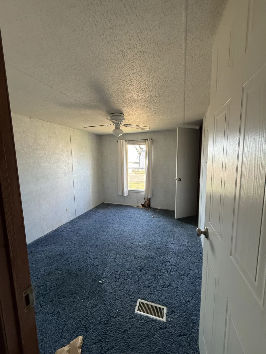 2001 redman  bedroom home features