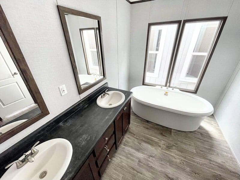 Paradise bathroom home features