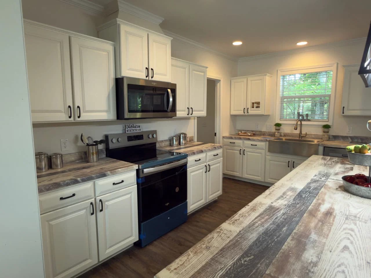 The woodside b kitchen home features